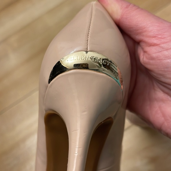 Ellen Tracy beige heels - Picture 5 of 6